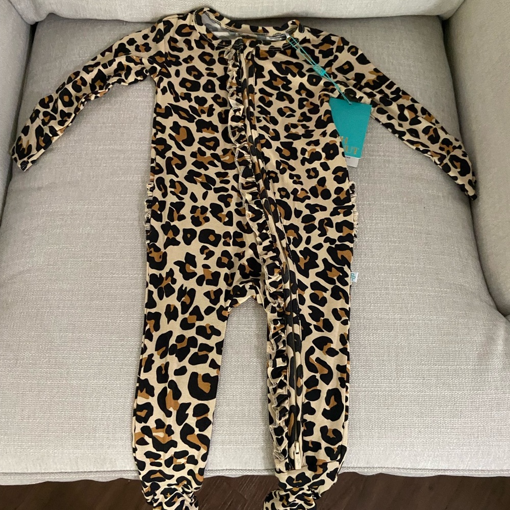 NWT beautiful 9-12 month Posh Peanut footie!
